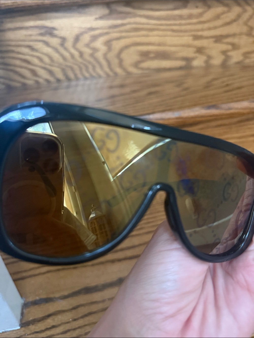 Gucci Black Sunglasses with Gold Logo Accent - Picture 5 of 7